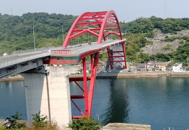 音戸の瀬戸に架かる日本で４番目の長さのアーチ橋