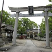 福徳稲荷神社が印象に残る静かな神社
