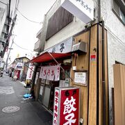 食事のメニューは「餃子のみ」。1953年創業の老舗：わんこ餃子の店!!（亀戸餃子本店／亀戸駅前）