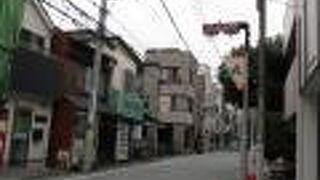 商店街とは思えない静かな通りになっていました