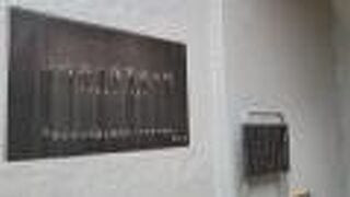 ビル駐車場出入口