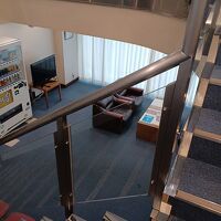 らせん階段で各階が繋がれています。