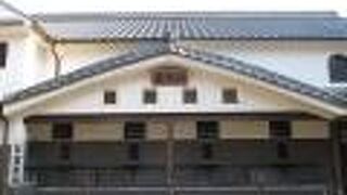 時代を感じされる建物でした。