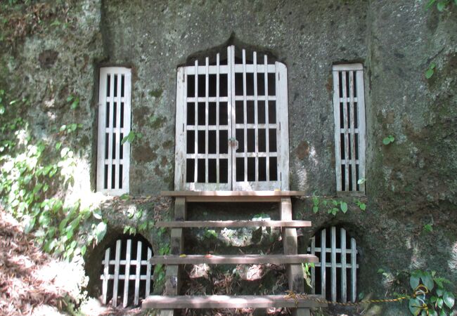 施政者が黙認したのでしょうか。