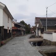 江津駅から徒歩20分程度のところに位置する昔の町並みが保存されている地区