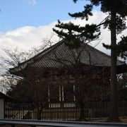興福寺の北側にある正八角形のお堂