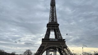 パリの中心地エッフェル塔