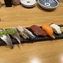 鰯、鯵、しめ鯖、マグロ、サーモン、タコ