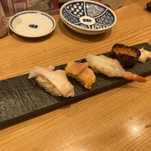 ツブ貝、赤貝、赤海老、イクラ