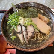 黒いラーメンが絶品