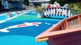 建設中にはGODZILLAが描かれていて