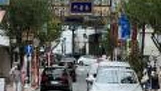 朱雀神を司る赤い南の牌楼！