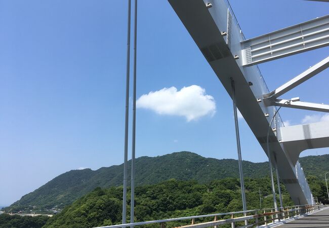 しまなみ海道で唯一のアーチ形の橋