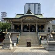 オフィス街にある歴史ある神社