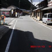 のどかな雰囲気の道路