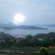 席から見える【瀬戸大橋と櫃石島】の絶景。