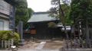 歴史と風格を感じる門構え