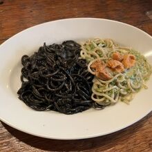 イカ墨とデュクセルクリームのダブルスパゲッティ