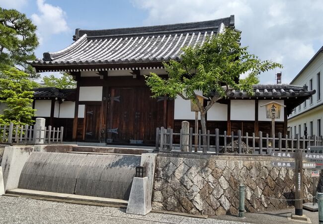 西国街道広島藩の本陣の表御門を復元