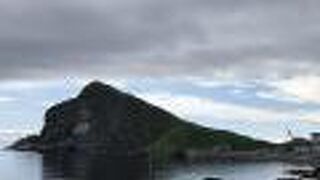 目を引く奇岩は絵になります！