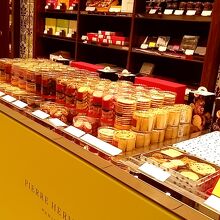 ピエール・エルメ・パリ 日本橋三越店