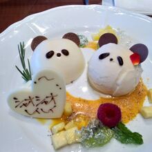 左がババロア？と右はアイス