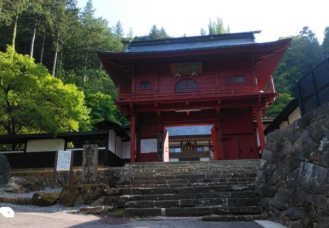 鎌倉時代からの歴史ある寺院