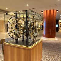 ロビーの世界時計