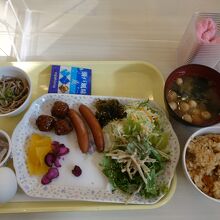 無料のサービス朝食は思った以上に良いです