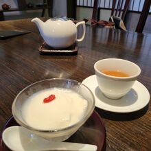 デザートは濃厚杏仁豆腐