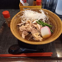 肉そば(冷)の大盛り780円