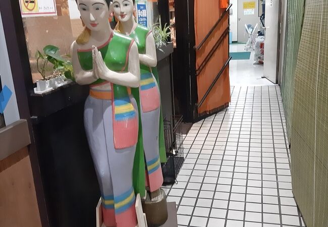 仙台のタイ料理の老舗は、怪しい（笑）地下通路の奥に。10種類あるお弁当は充実の内容