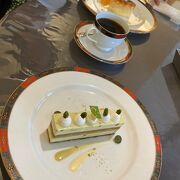 美術館で鎧塚さんのケーキを。