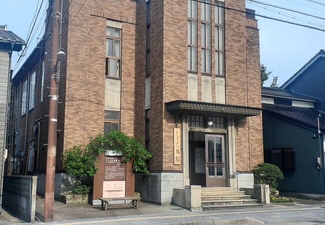 建物は見る価値はありますが、さほど展示物はありませんでした。