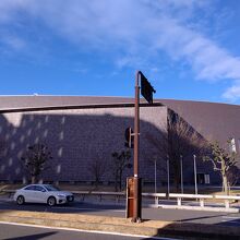 なら100年会館の外観