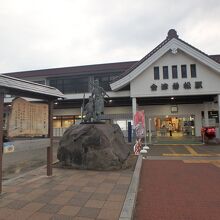 会津若松駅前にある白虎隊士の像
