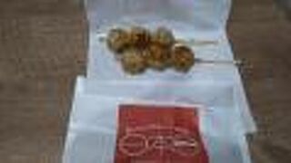 手羽にんにく串２本と青じそつくね串２本を購入