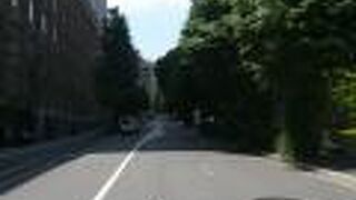 三年坂の名称は、昔の地図では、坂を上がった地域が「三年町」とされていたからでしょう。