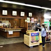 標高2450ｍにある売店、一番人気商品は室堂限定品の星の雫ですが雷鳥の卵もあります。