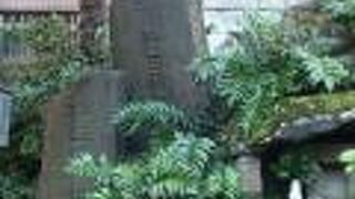 神田川沿いに鎮座する柳森神社の境内にあります