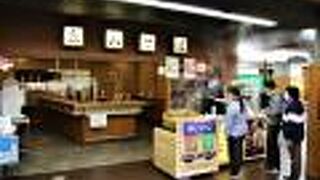 標高2450ｍにある売店、一番人気商品は室堂限定品の星の雫ですが雷鳥の卵もあります。