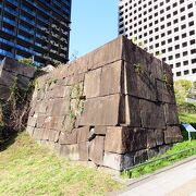 旧江戸城の外郭門のひとつ、ここから大山街道が伸びています