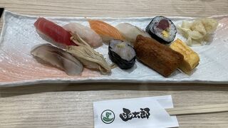 高級感のあるお店だが、ネタは廻らない回転寿司というイメージ