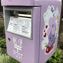 ラベンダー色のポスト