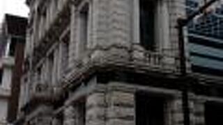 横浜の馬車道沿いにあります。