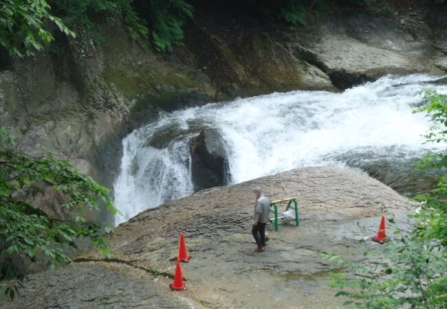 吹割の滝の下流