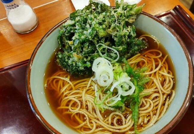 人気の立ち食いそばチェーンで朝食