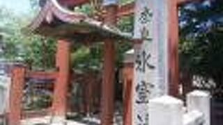 奈良公園に鎮座する神社