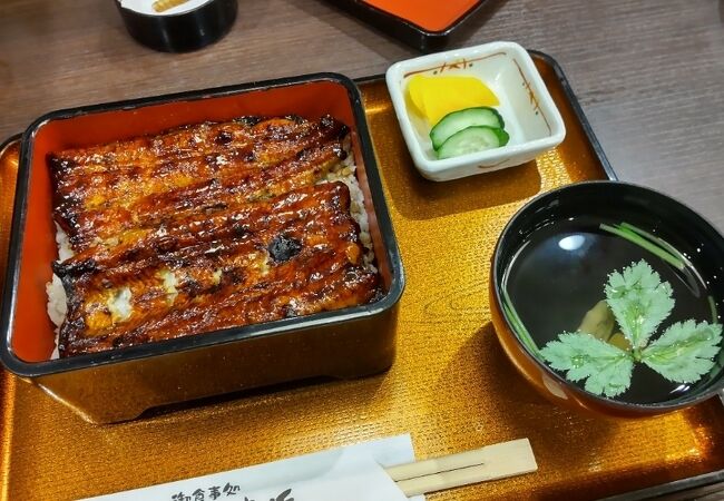 浜松駅前のリーズナブルな鰻の人気店