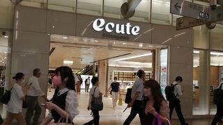 品川駅に行ったら、時間に余裕があれば、買う予定がなくても寄った方がいい。